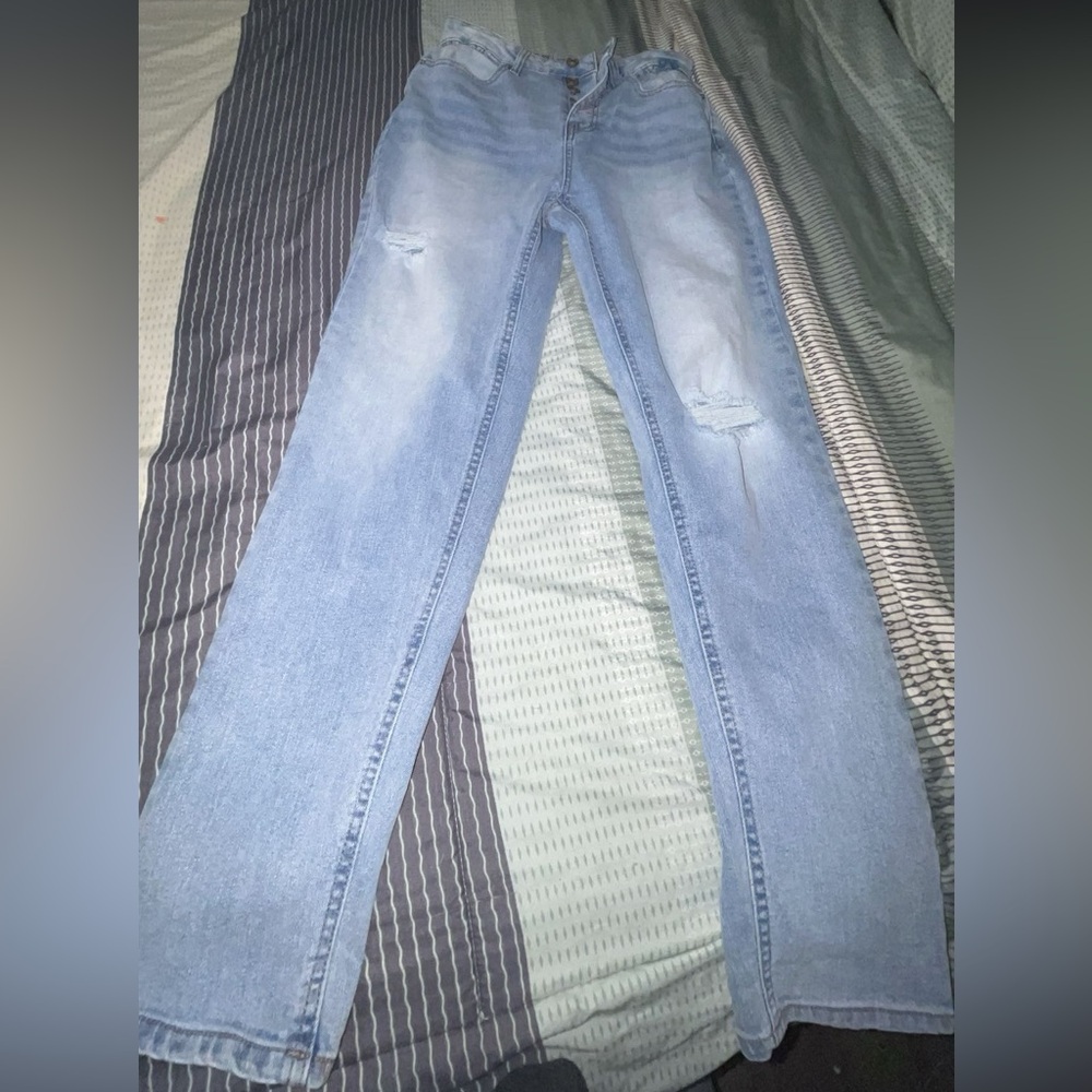 Ripped skinny jeans